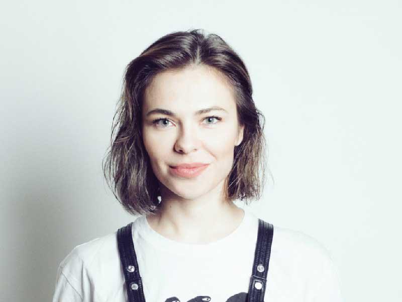 الفنانة نينا كرافيتز