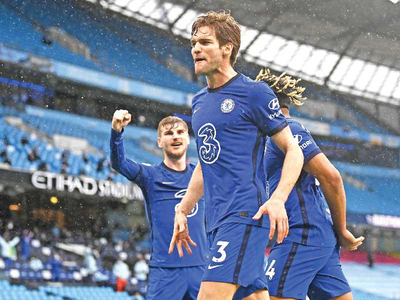 ألونسو نجم تشلسي يحتفل بهدفه في مرمى مانشستر سيتي