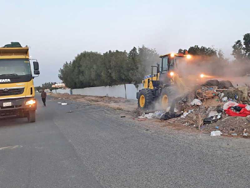 جانب من رفع المخلفات في الوفرة 