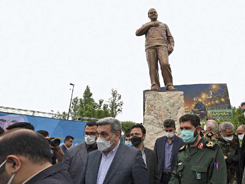 كشف النقاب عن تمثال سليماني قبل أيام في طهران (ارنا)