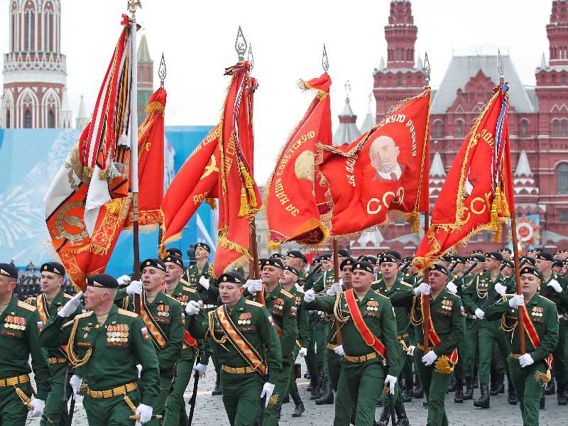 من العرض العسكري الروسي في الساحة الحمراء أمس     (رويترز)