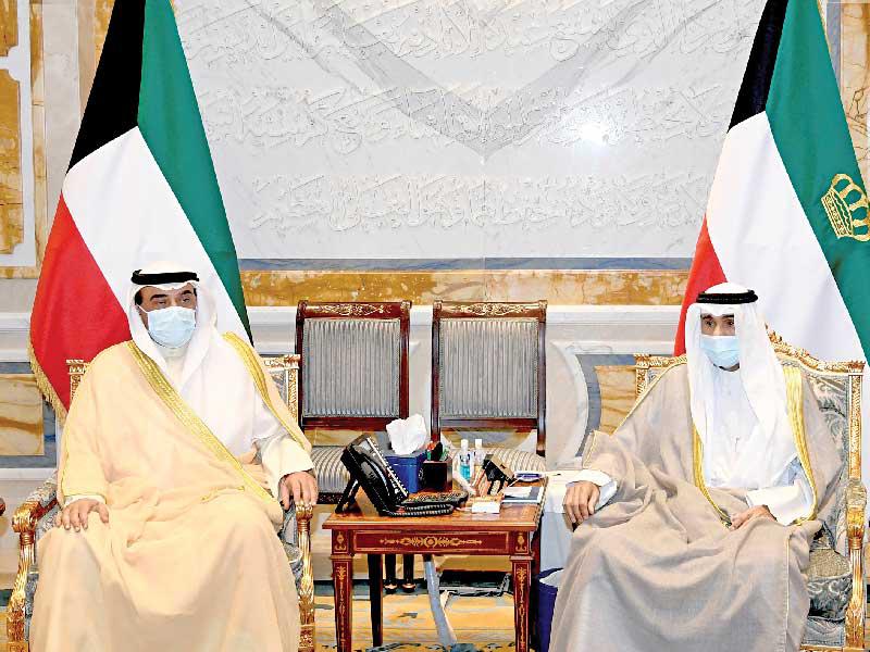  صاحب السمو أمير البلاد الشيخ نواف الأحمد مستقبلاً رئيس مجلس الوزراء سمو الشيخ صباح الخالد  امس