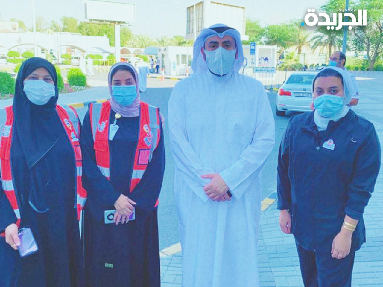 وزير الصحة يشيد بجهود العاملين في مركز التطعيم