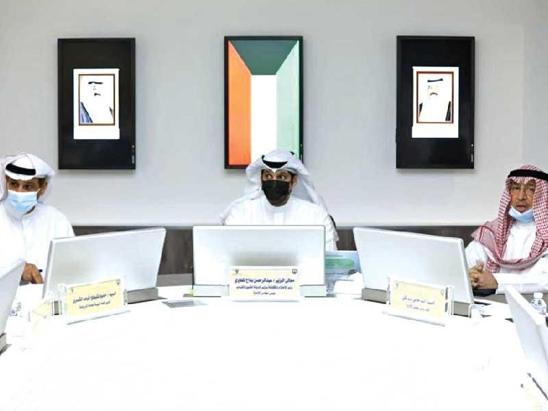  وزير الإعلام والثقافة وزير الدولة لشؤون الشباب عبدالرحمن المطيري مترئساً الاجتماع