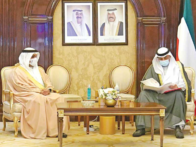  رئيس مجلس الوزراء سمو الشيخ صباح الخالد مستقبلاً وزير المالية والاقتصاد البحريني أمس