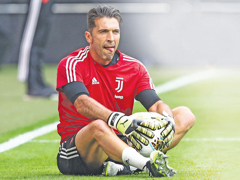 الحارس الإيطالي المخضرم جانلويجي بوفون