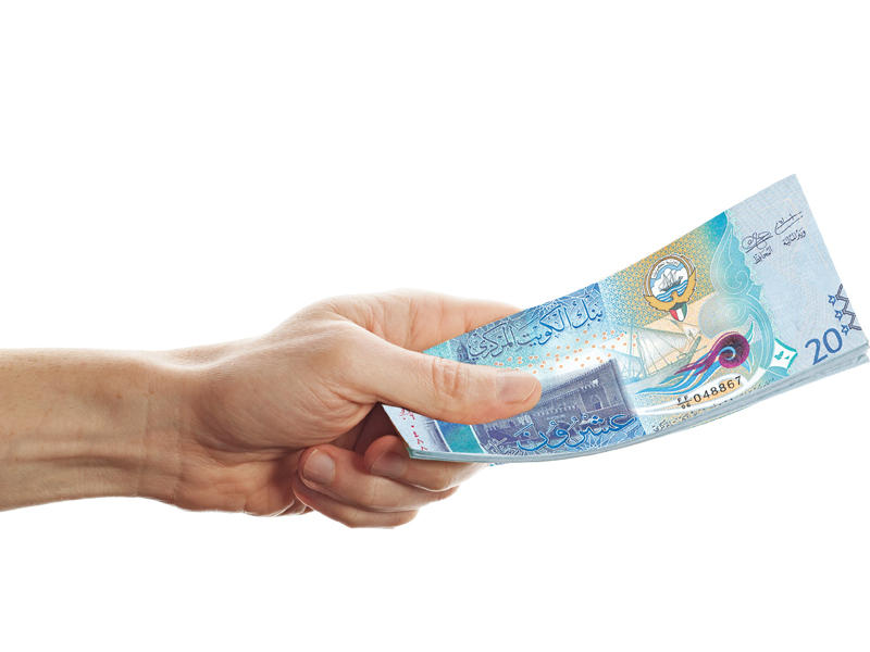 يبلغ  الأجر الشهري للكويتيين في القطاع الحكومي نحو 1533 ديناراً 