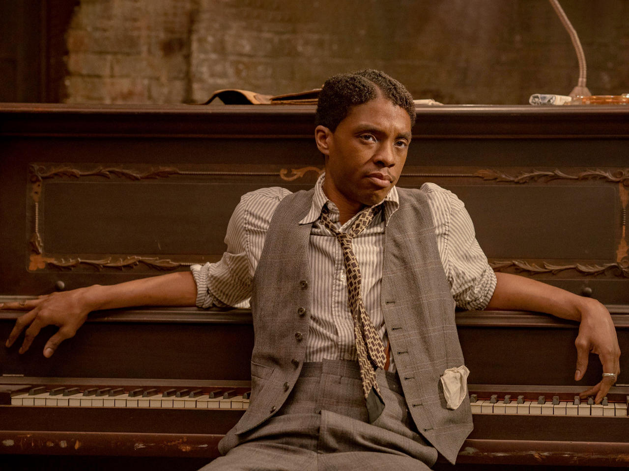 تشادويك بوزمان ضمن الفائزين بجوائز «إم تي في» للأفلام