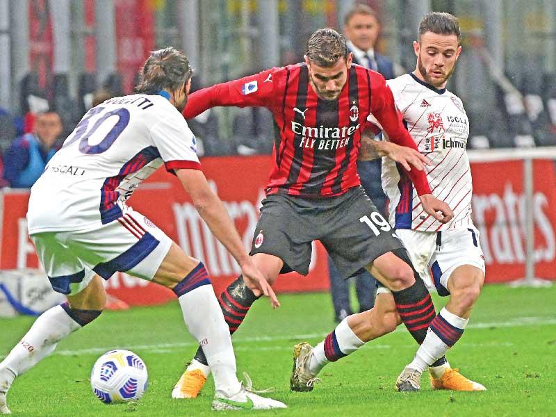 جانب من مواجهة ميلان مع كالياري 