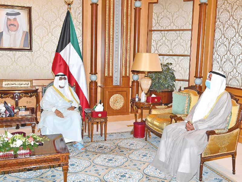  سمو ولي العهد الشيخ مشعل الأحمد مستقبلاً وزير العدل أمس