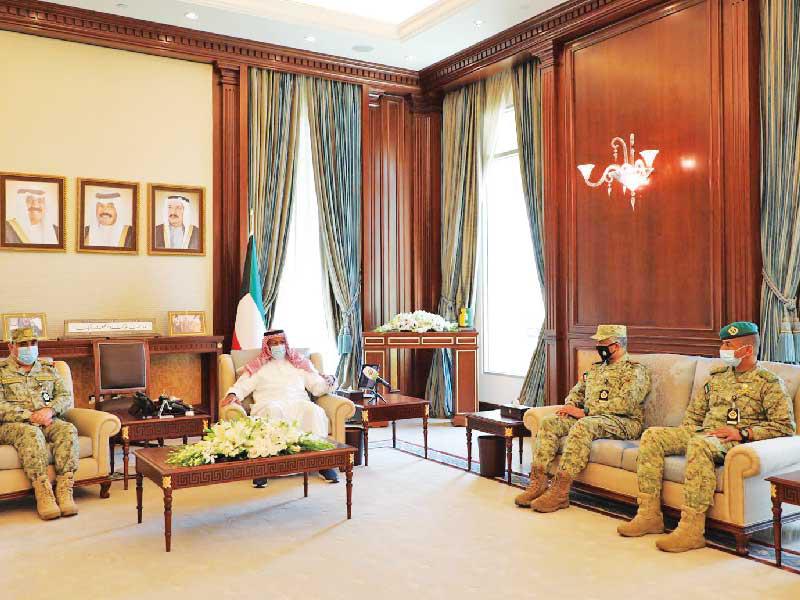  نائب رئيس الحرس الوطني الفريق أول متقاعد الشيخ أحمد النواف مستقبلاً قادة «الحرس»