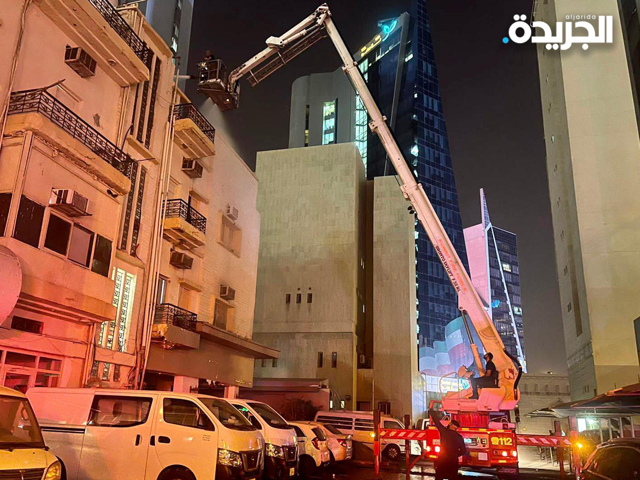 انزال المحتجزين في العمارة بالرافعة