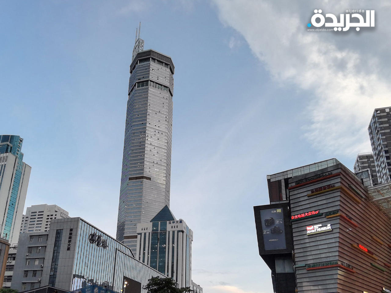 ناطحة سحاب تثير الذعر في الصين