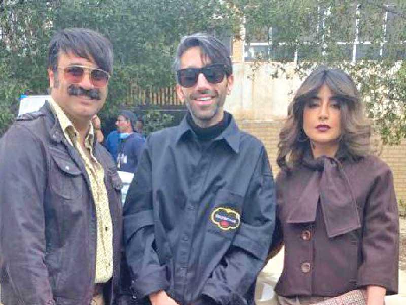 محمد أنور يتوسط بثينة الرئيسي وخالد أمين