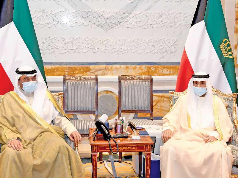  صاحب السمو أمير البلاد، الشيخ نواف الأحمد مستقبلاً رئيس مجلس الوزراء سمو الشيخ صباح الخالد أمس