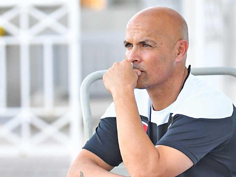  المدرب الإسباني كاراسك