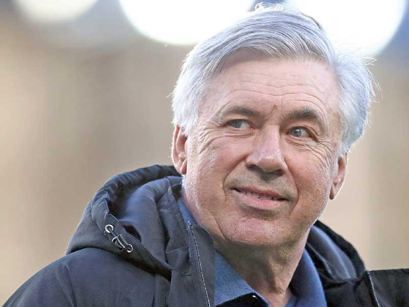 المدير الفني لفريق إيفرتون الإنكليزي كارلو أنشيلوتي 