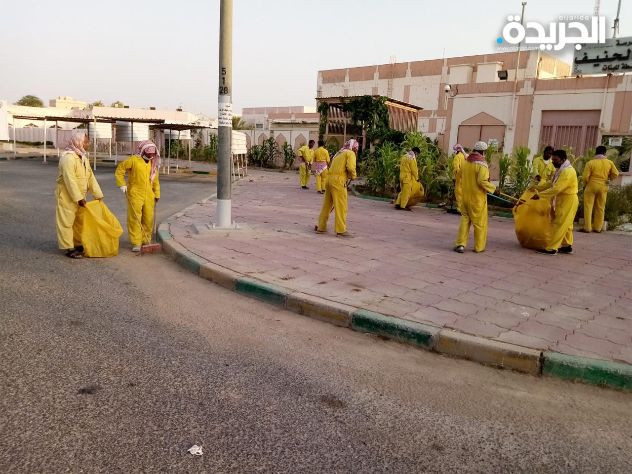 250 عامل و110 حاويات أمام لجان «التكميلية»