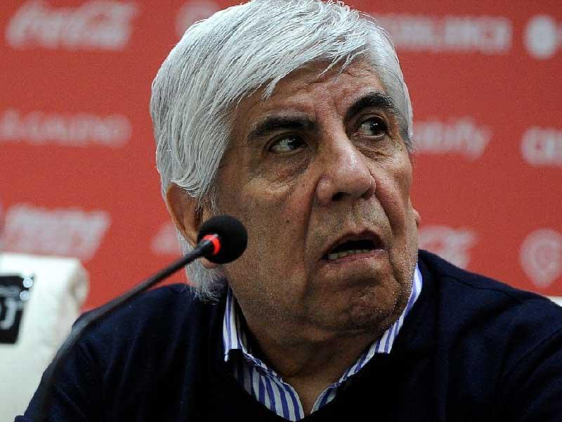 نائب رئيس الاتحاد الأرجنتيني لكرة القدم رئيس نادي إندبندينتي هوغو مويانو