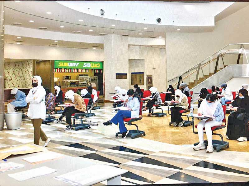 جانب من الطلبة خلال الاختبار