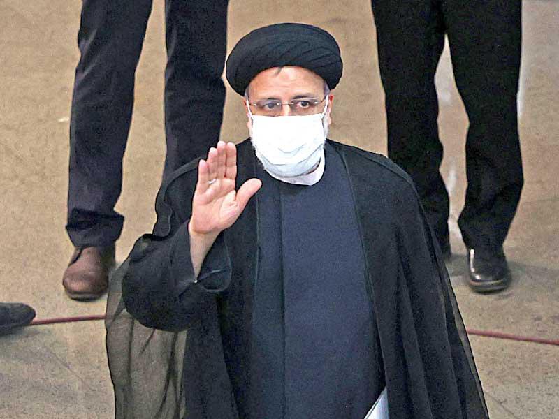 رئيس السلطة القضائية إبراهيم رئيسي يقدم أوراق ترشحه منتصف الشهر الجاري في طهران (أ ف ب)