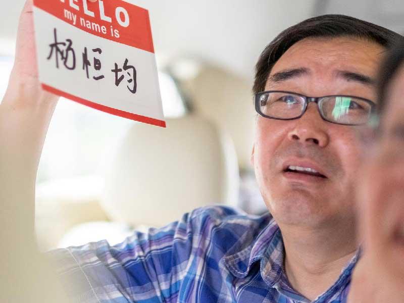 الأستاذ الجامعي والكاتب الأسترالي من أصل صيني يانغ جون 