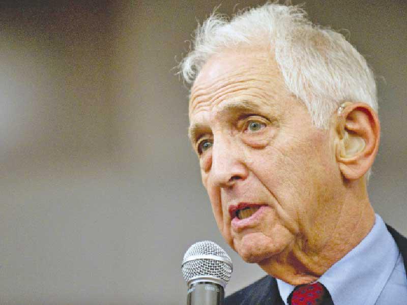 دانيال إلسبرغ ناشط ومحلل عسكري وعالم اقتصاد وكاتب أمريكي 