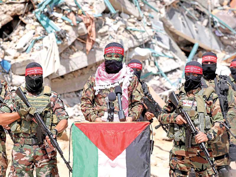مؤتمر صحافي للجبهة الديمقراطية لتحرير فلسطين أمام أنقاض برج الجلاء أمس (أ ف ب)