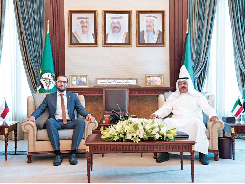  نائب رئيس الحرس الوطني الفريق أول متقاعد، الشيخ أحمد النواف مستقبلاً نائب وزير خارجية التشيك أمس