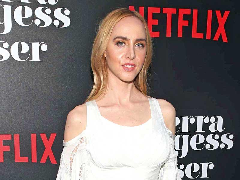 المخرجة ليندسي بير 