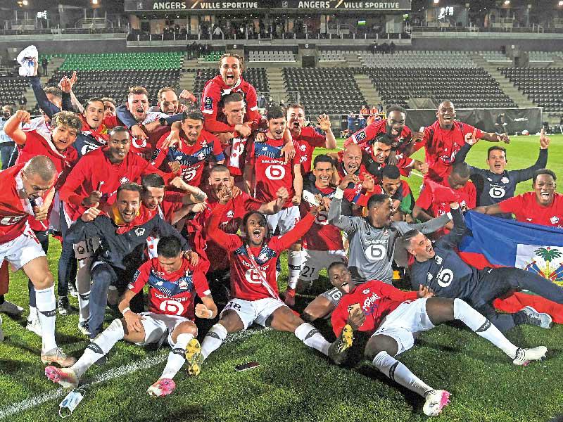 لاعبو ليل يحتفلون بلقب الدوري الفرنسي