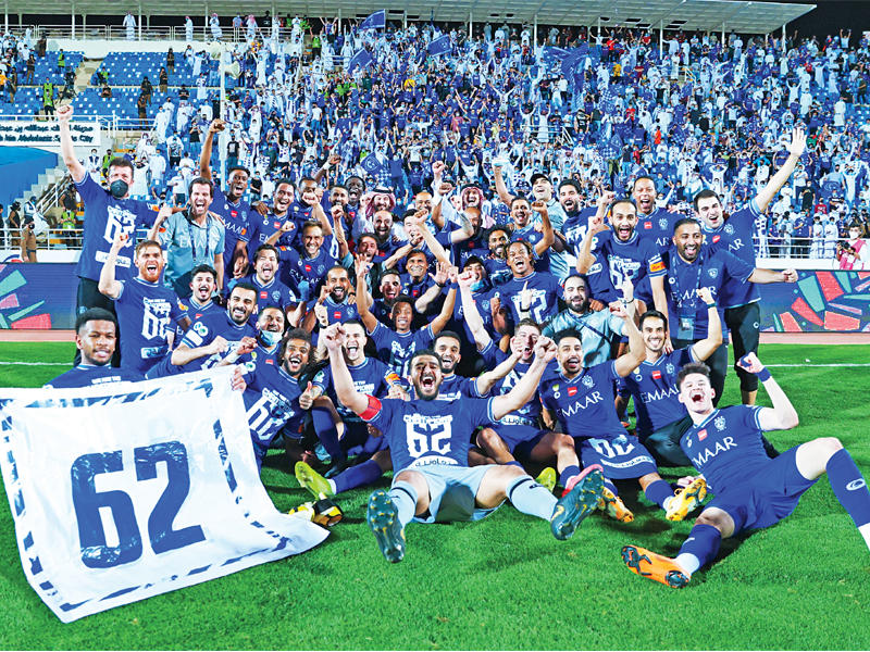لاعبو الهلال يحتفلون بالفوز