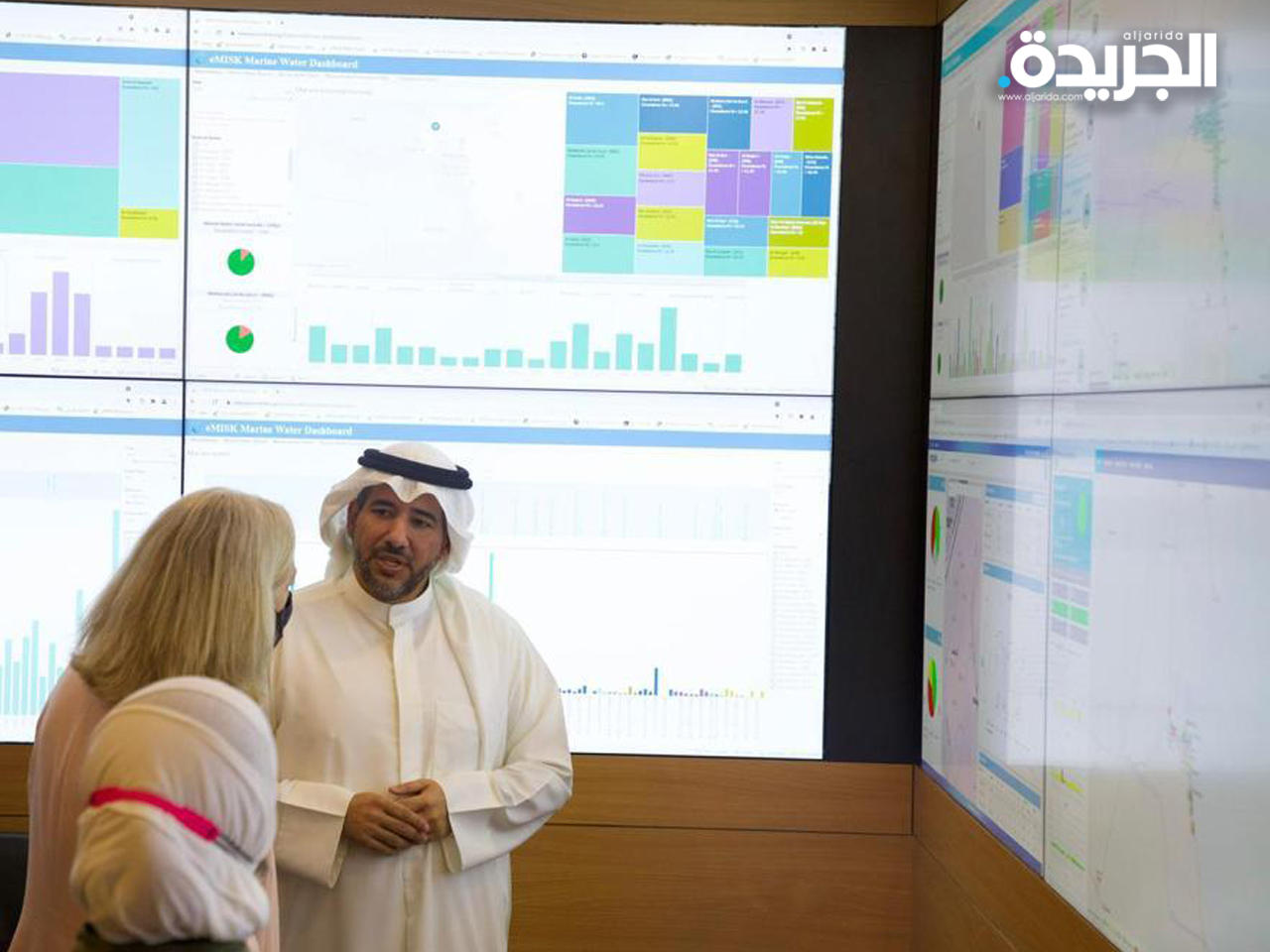 الشيخ عبدالله الأحمد والسفيرة ألينا رومانوسكي