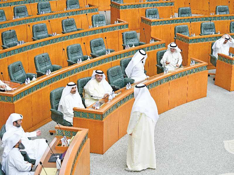 النواب خلال جلوسهم على مقاعد الوزراء في جلسة أمسn