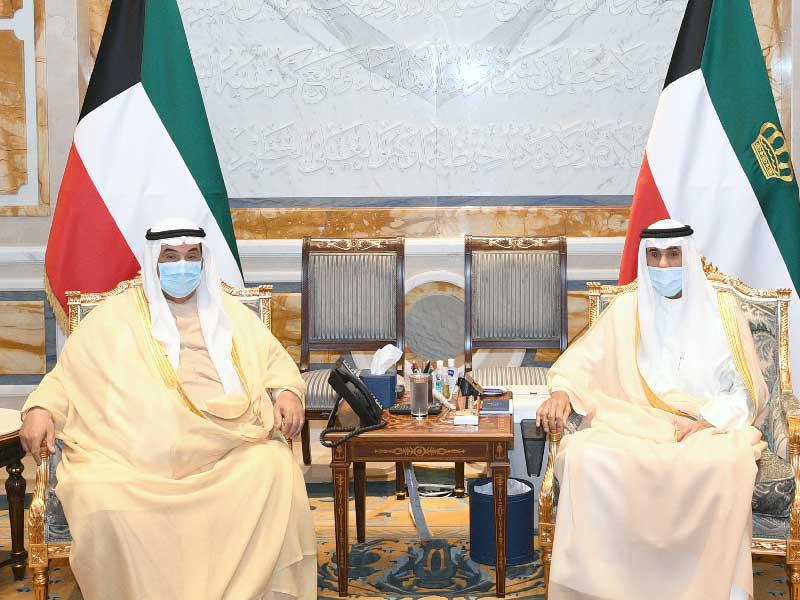 صاحب السمو أمير البلاد، الشيخ نواف الأحمد  مستقبلا سمو الشيخ ناصر المحمد أمس