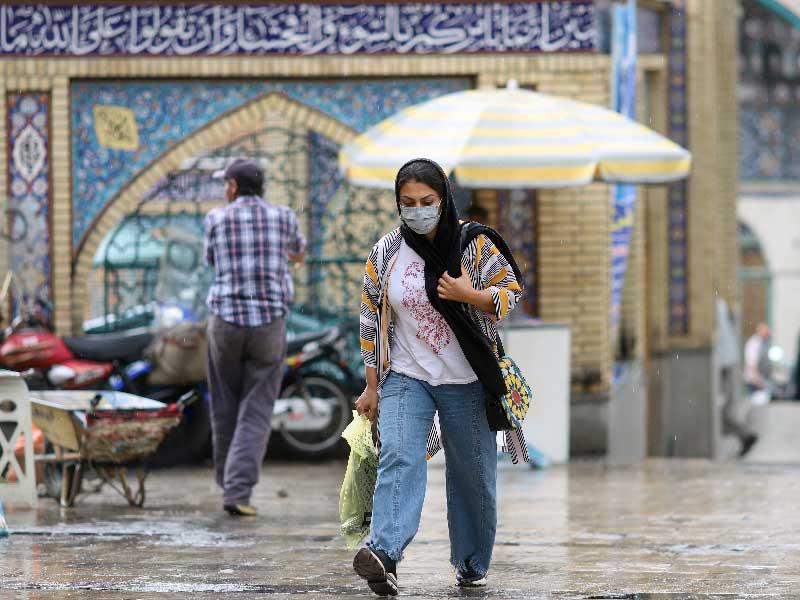 إيرانية وسط طهران أمس       (رويترز)