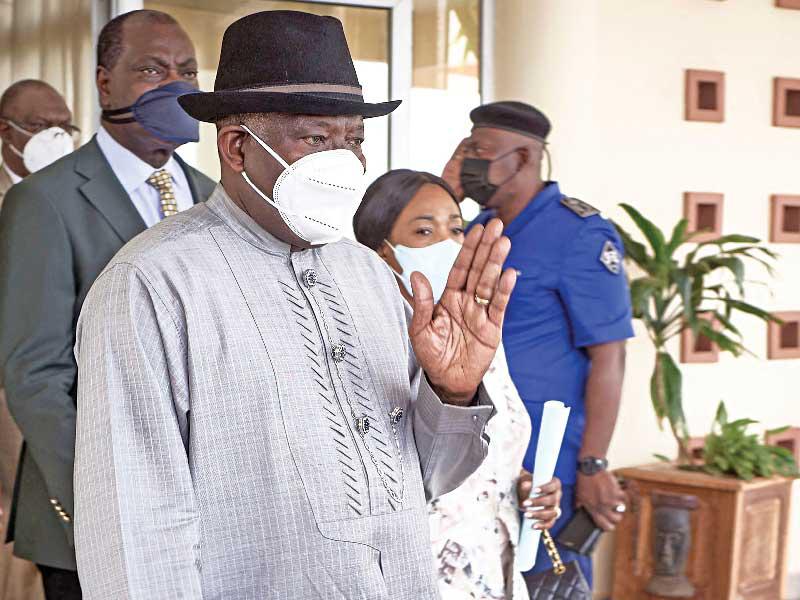 الرئيس المؤقت ورئيس الحكومة المالي «يستقيلان» 