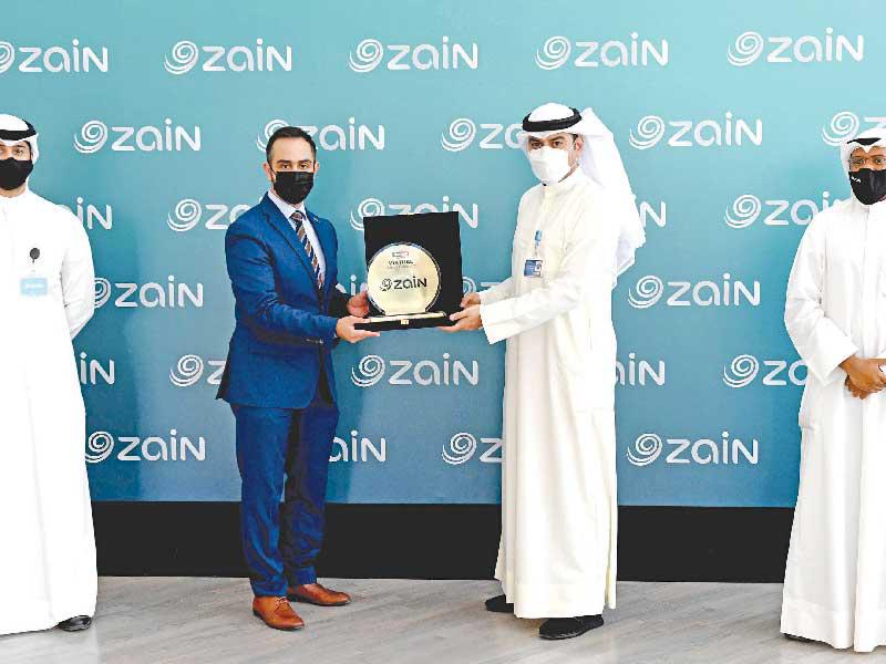 تكريم «زين» على رعايتها للمعرض الوظيفي 