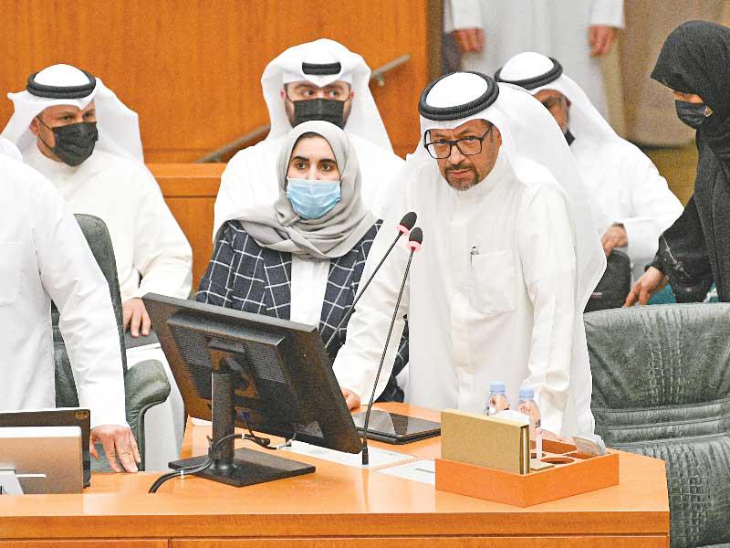 حمادة متحدثاً خلال الجلسة