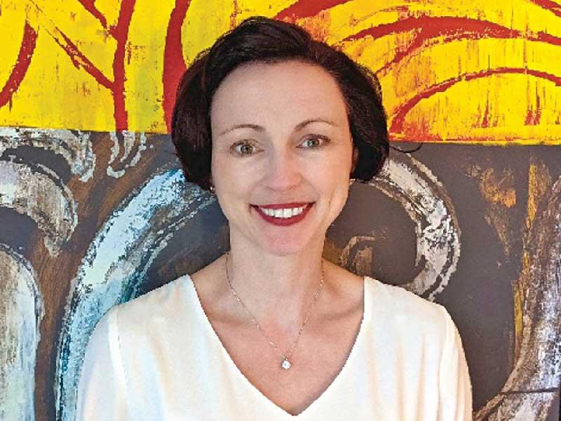 الأستاذة المساعدة للغة الإنكليزية بالجامعة الأميركية في الكويت وزميلة الوقف الوطني للعلوم الإنسانية د. كاثرين هينيسي