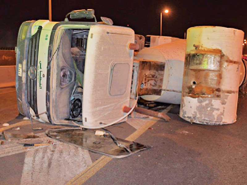 حادث انقلاب خلاط الأسمنت 