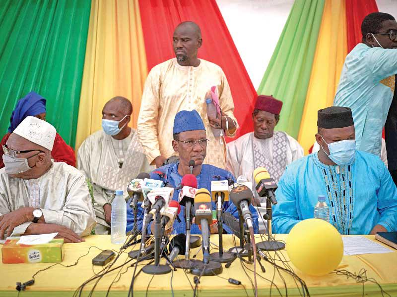 قائد الانقلاب العسكري الكولونيل أسيمي غويتا رئيساً مؤقتاً لـ «الانتقالية»