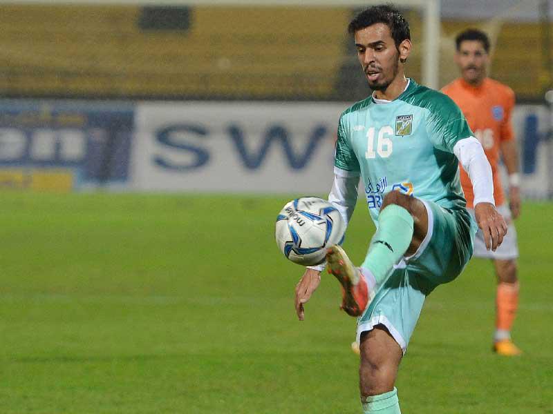  لاعب خط وسط نادي العربي محمد زنيفر