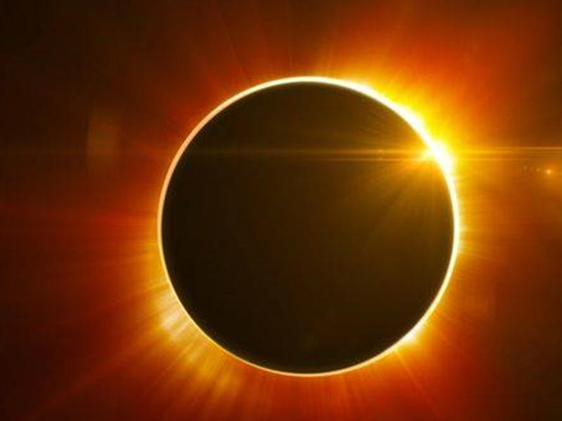 مشهد كسوف كلي للشمس