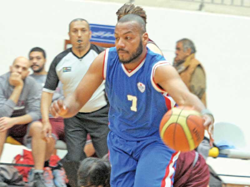  لاعب الفريق الأول لكرة السلة بنادي الشباب محمد الملا 