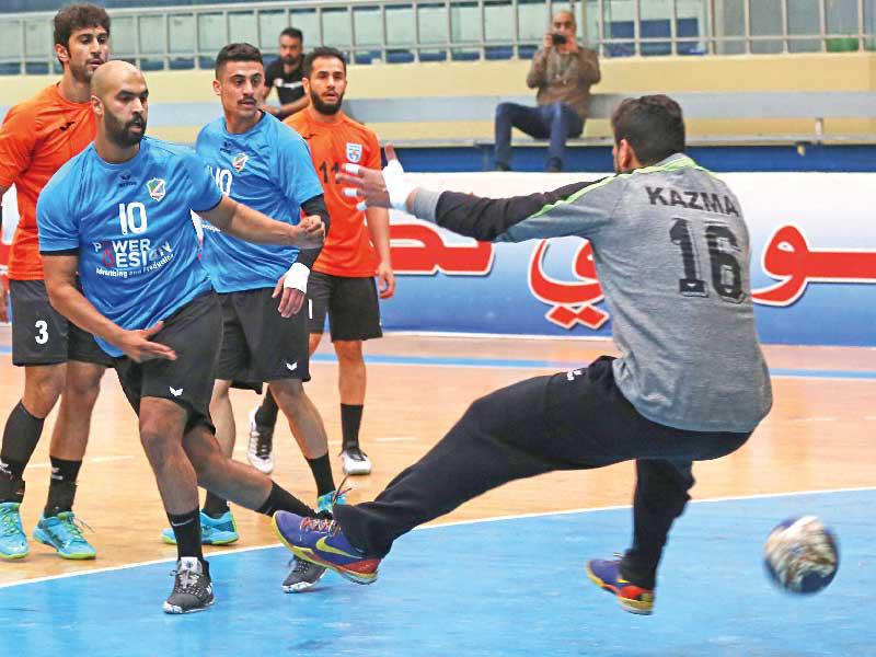  لاعب الفريق الأول لكرة اليد بنادي السالمية جاسم الغريب