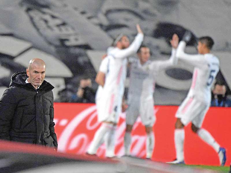 زيدان مدرب ريال مدريد خلال مباراة سابقه قبل استقالته