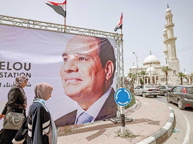 لافتة عملاقة للرئيس المصري عبدالفتاح السيسي بمدينة غزة أمس            (أ ف ب)
