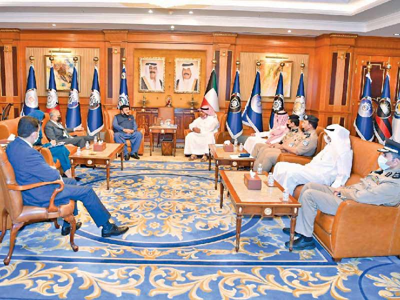 وزير الداخلية الشيخ ثامر العلي  مستقبلاً نظيره الباكستاني أمس الأول