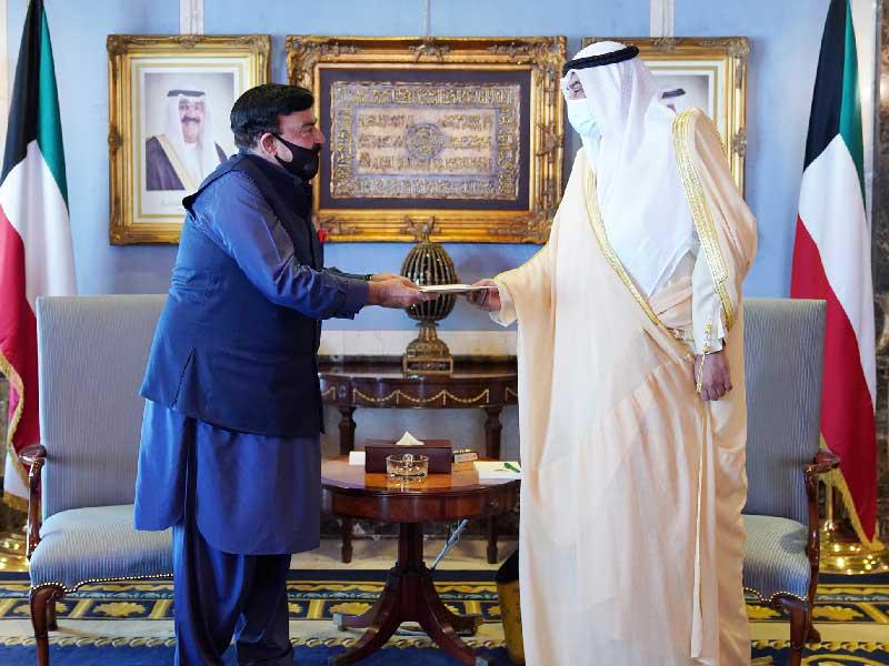 اجتماع سابق لرئيس مجلس الوزراء سمو الشيخ صباح الخالد ووزير الداخلية الباكستاني شيخ رشيد أحمد